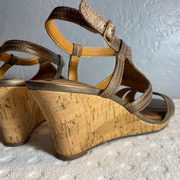 Clarks Bendables Bronze Leather Fiddle Bridge Beaded Cork Wedge Sandals - Picture 13 of 16